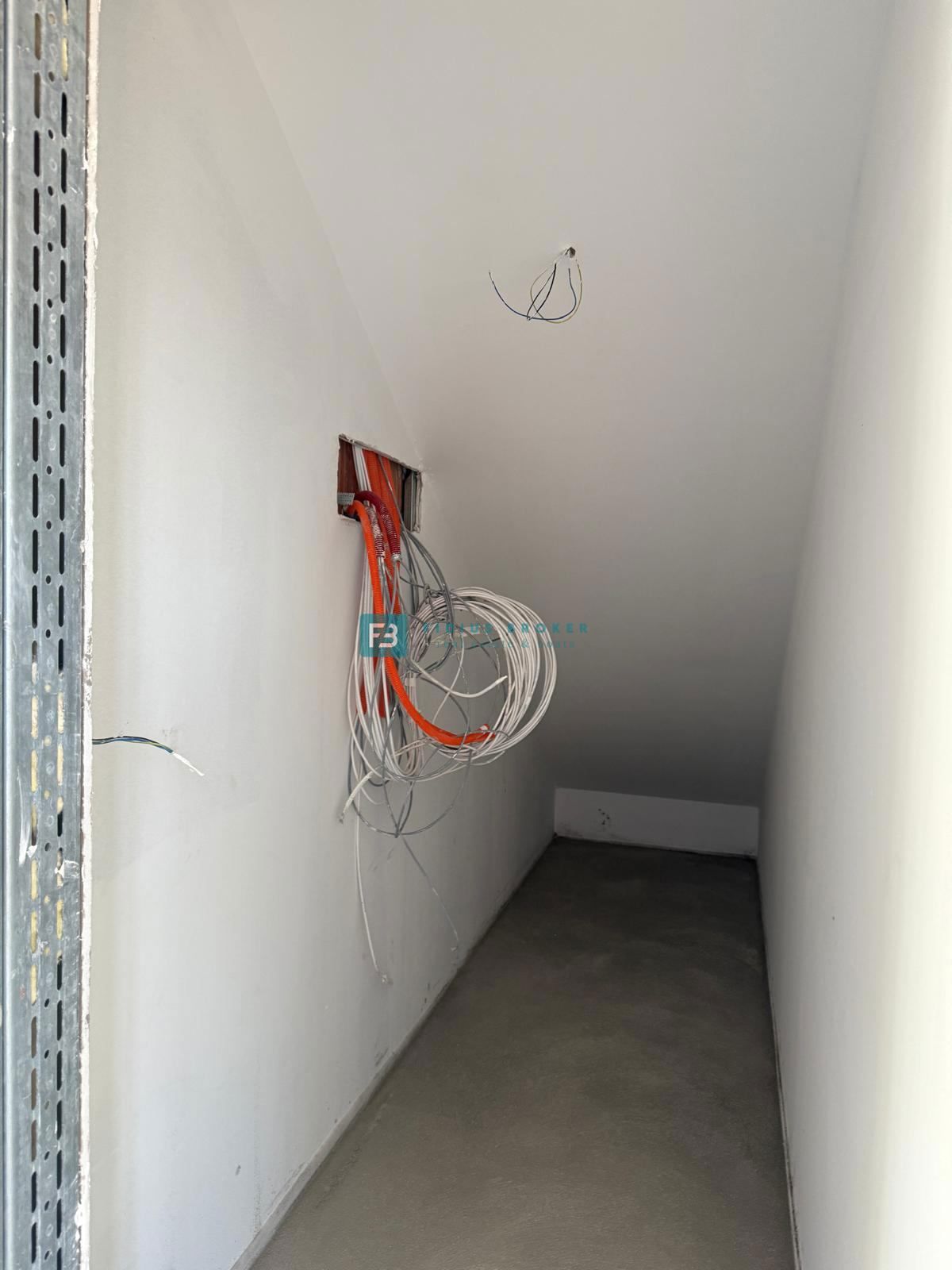 VODICE, novo, pritličje, bazen, vrt 204 m2, 3 spalnice, shramba