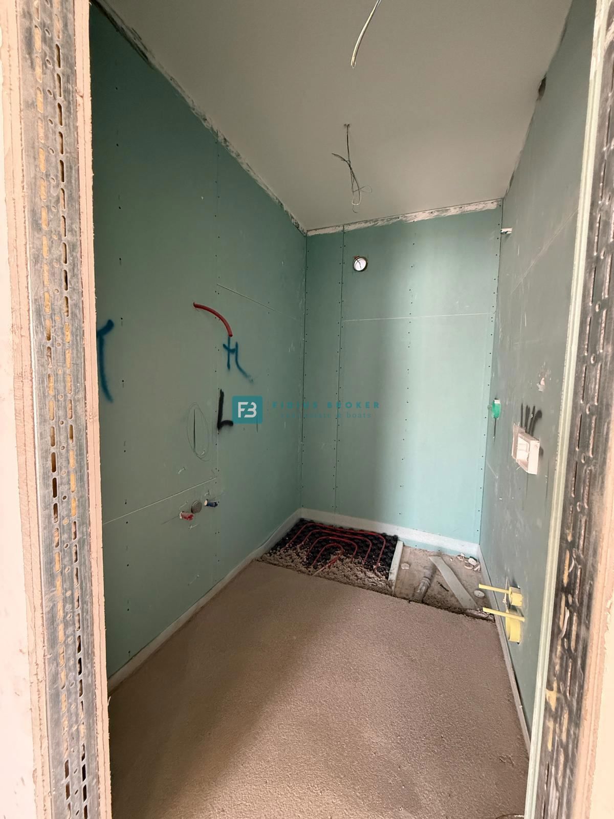 VODICE, novo, pritličje, bazen, vrt 204 m2, 3 spalnice, shramba