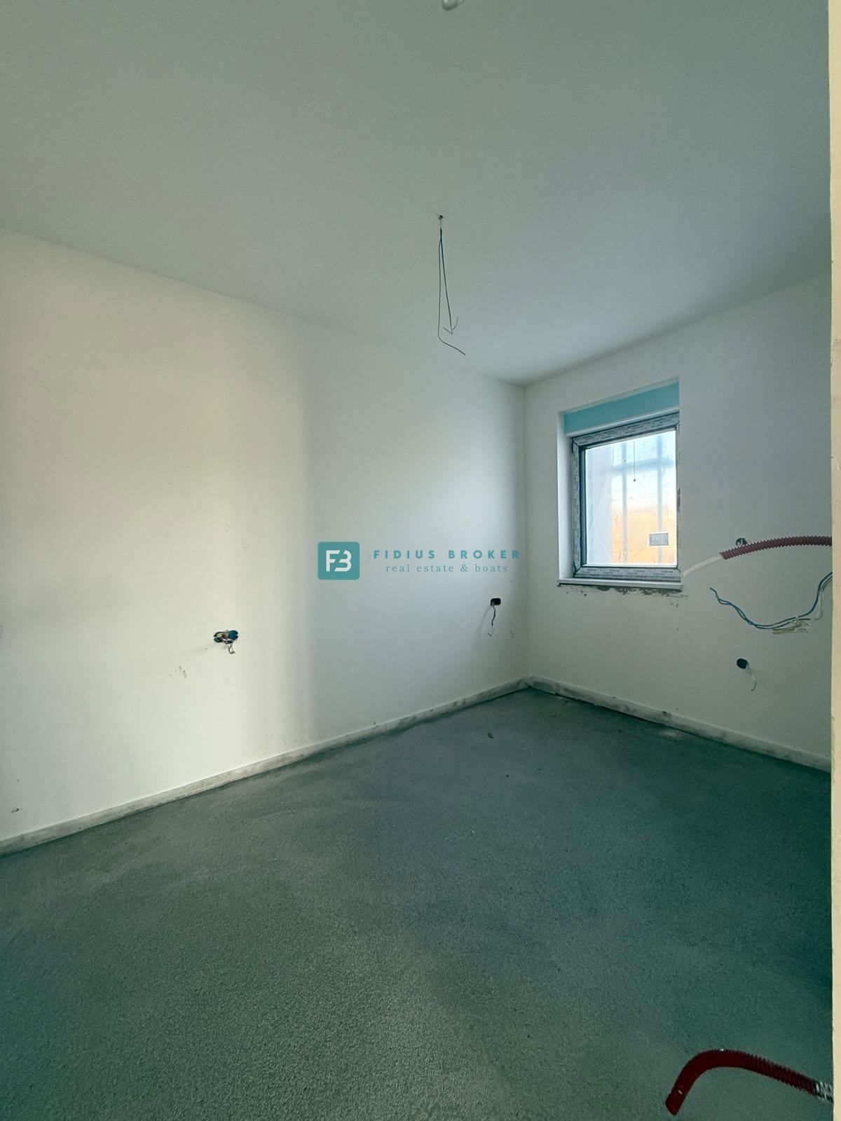 VODICE, novo, pritličje, bazen, vrt 204 m2, 3 spalnice, shramba