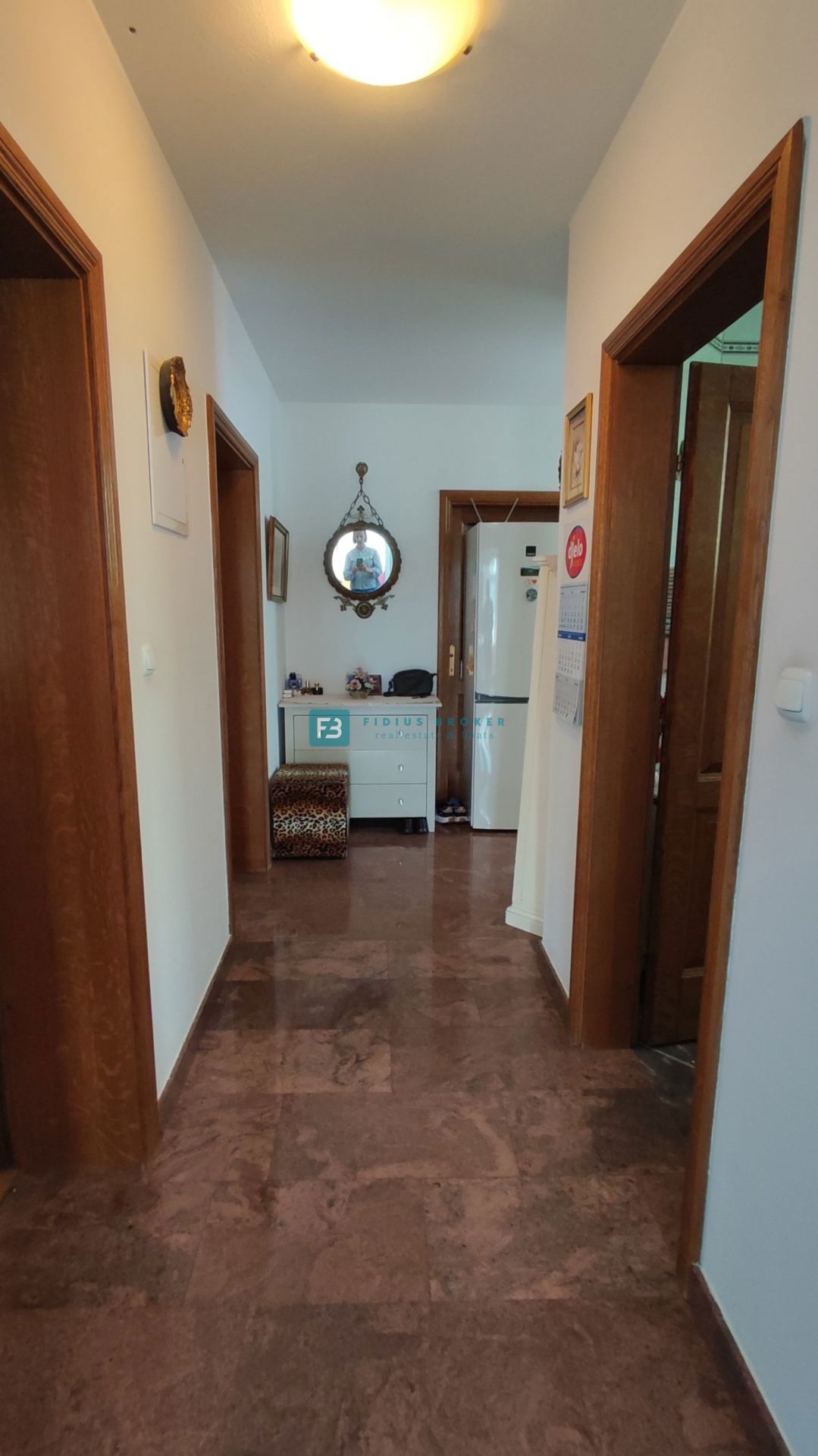 VODICE, opremljena samostojna hiša, 3 ločena stanovanja, vrt, garaža