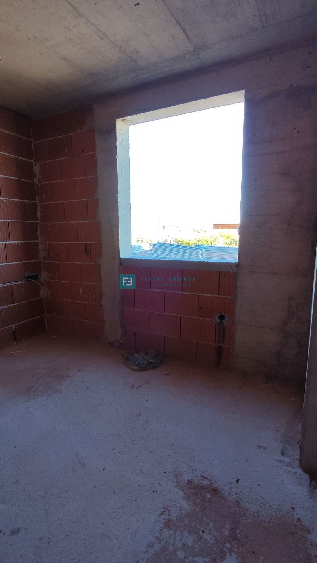 VODICE, novogradnja, pritličje, vrt 51 m2, mirna lokacija