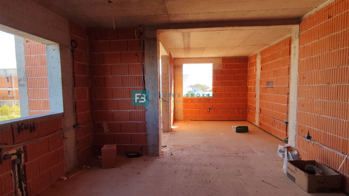 VODICE, novogradnja, pritličje, vrt 51 m2, mirna lokacija