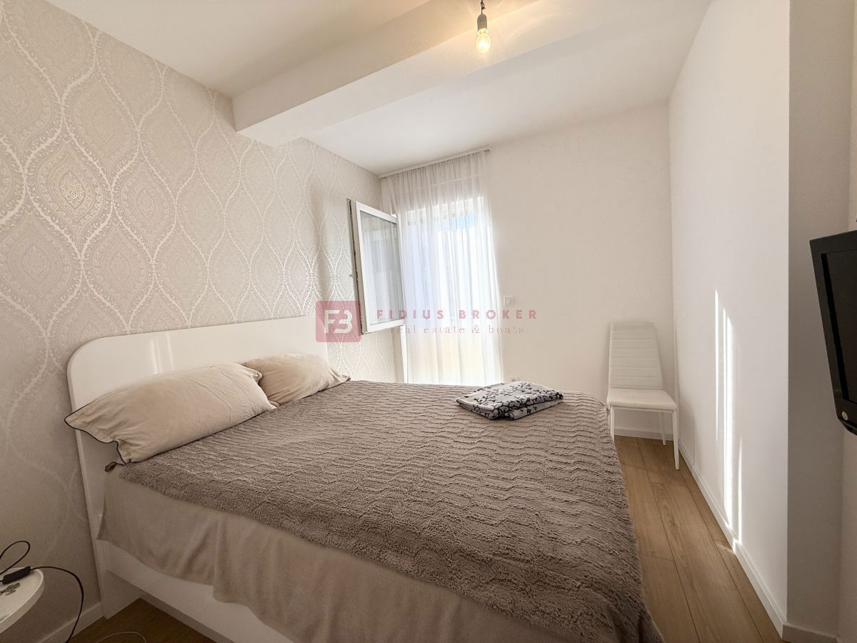 VODICE, novo, moderno opremljeno stanovanje, 1. nadstropje, blizu centra, 2 spalnici