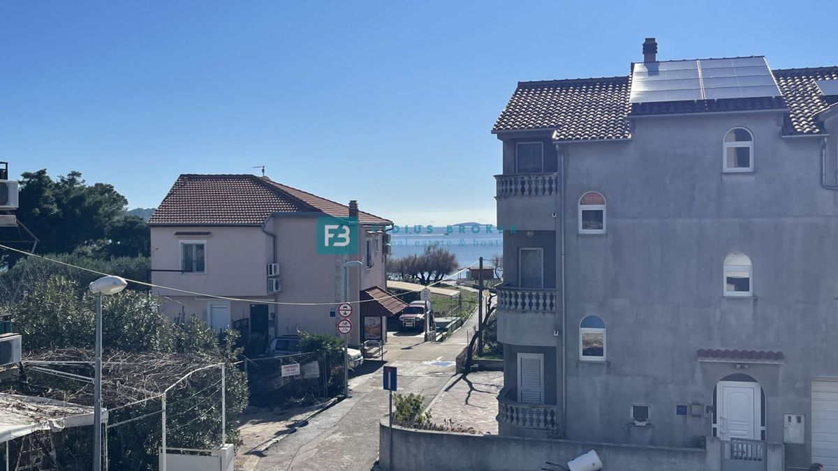 VODICE, novo, luksuzno stanovanje, vrhunska lokacija, 50 m do plaže, 1. nadstropje, terasa, dvigalo