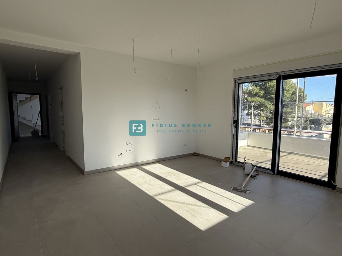 VODICE, novogradnja, moderno stanovanje, terasa, pogled na morje