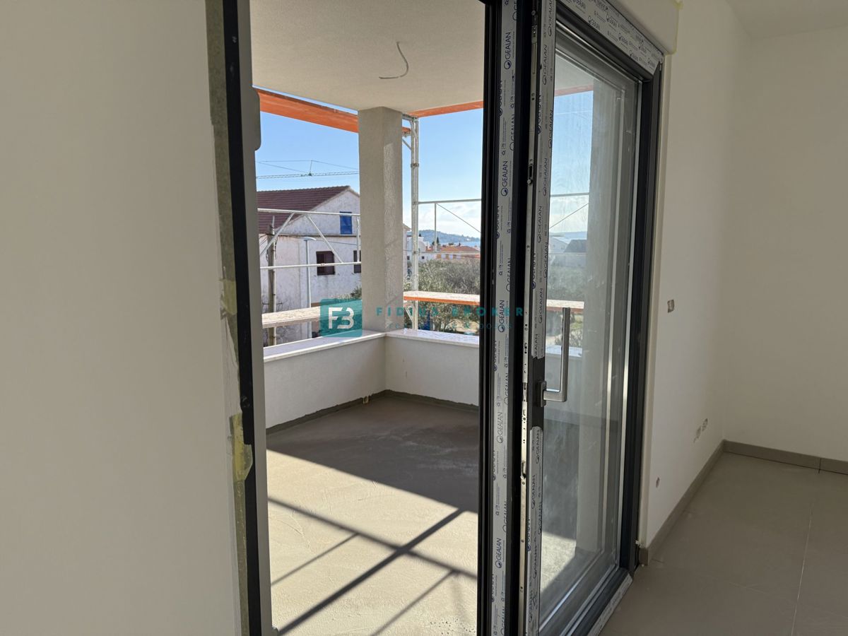 VODICE, novogradnja, moderno stanovanje, terasa, pogled na morje