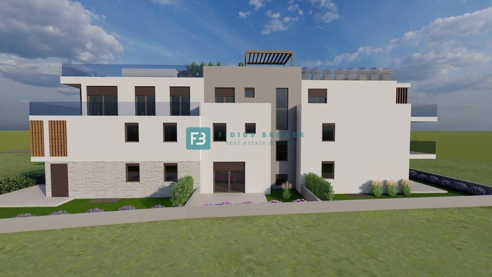 VODICE, novogradnja, vrhunska lokacija, 100 m do morja, vrt, A1