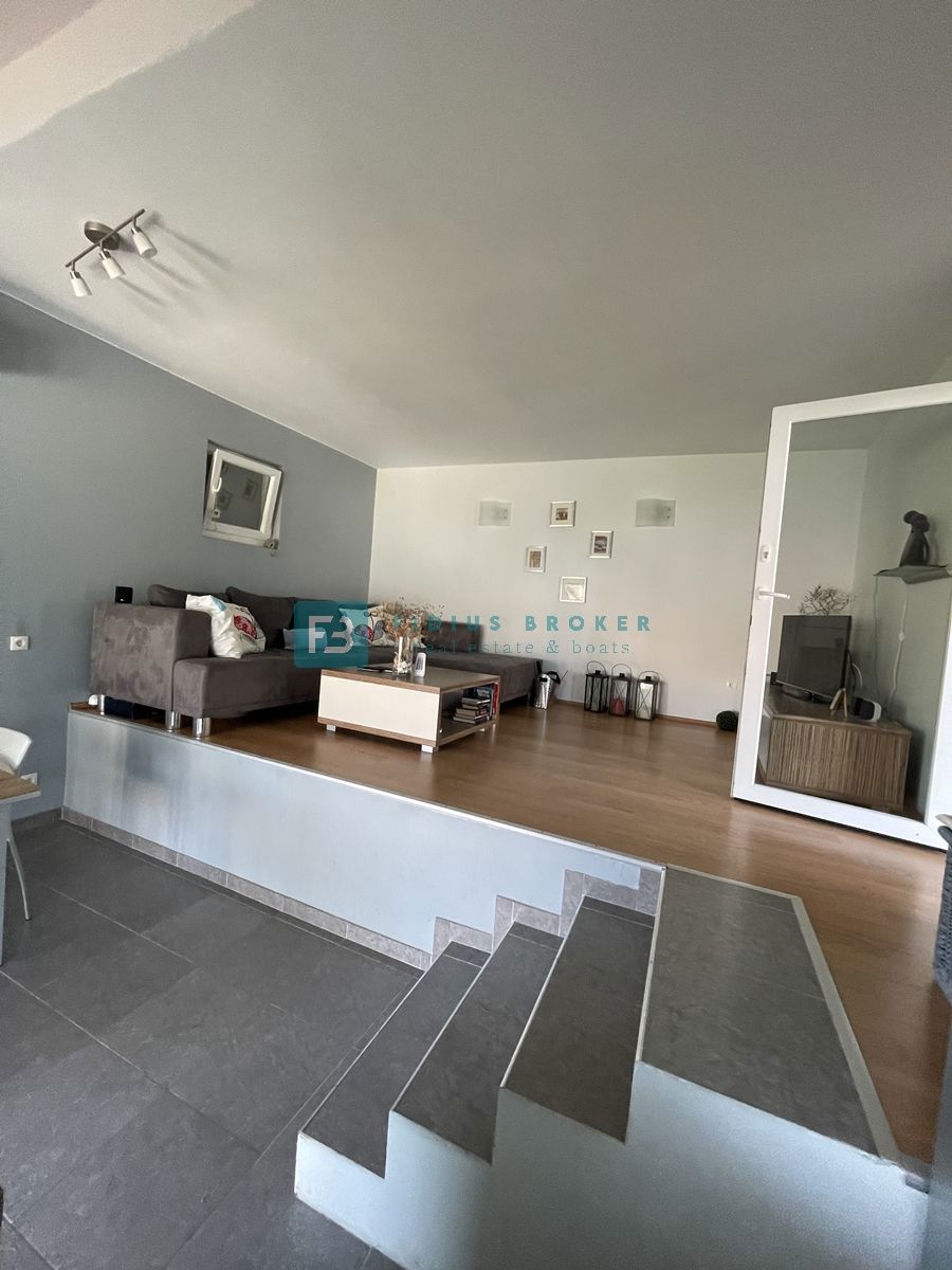 TISNO, čudovita samostojna hiša, 60 m od plaže, odprt pogled na morje