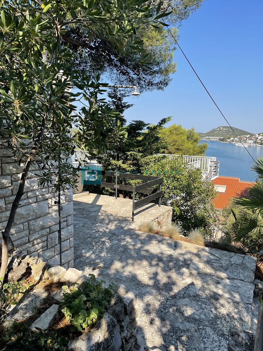 TISNO, čudovita samostojna hiša, 60 m od plaže, odprt pogled na morje