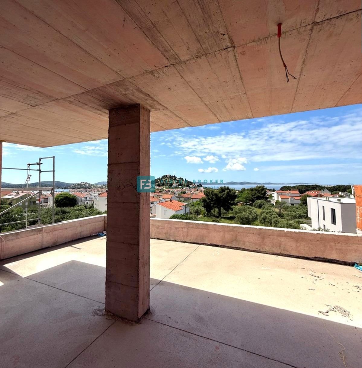 TRIBUNJ, nova, dvojček, panoramski pogled na morje, bazen