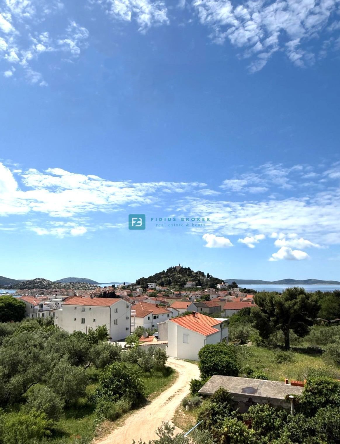 TRIBUNJ, nova, dvojček, panoramski pogled na morje, bazen