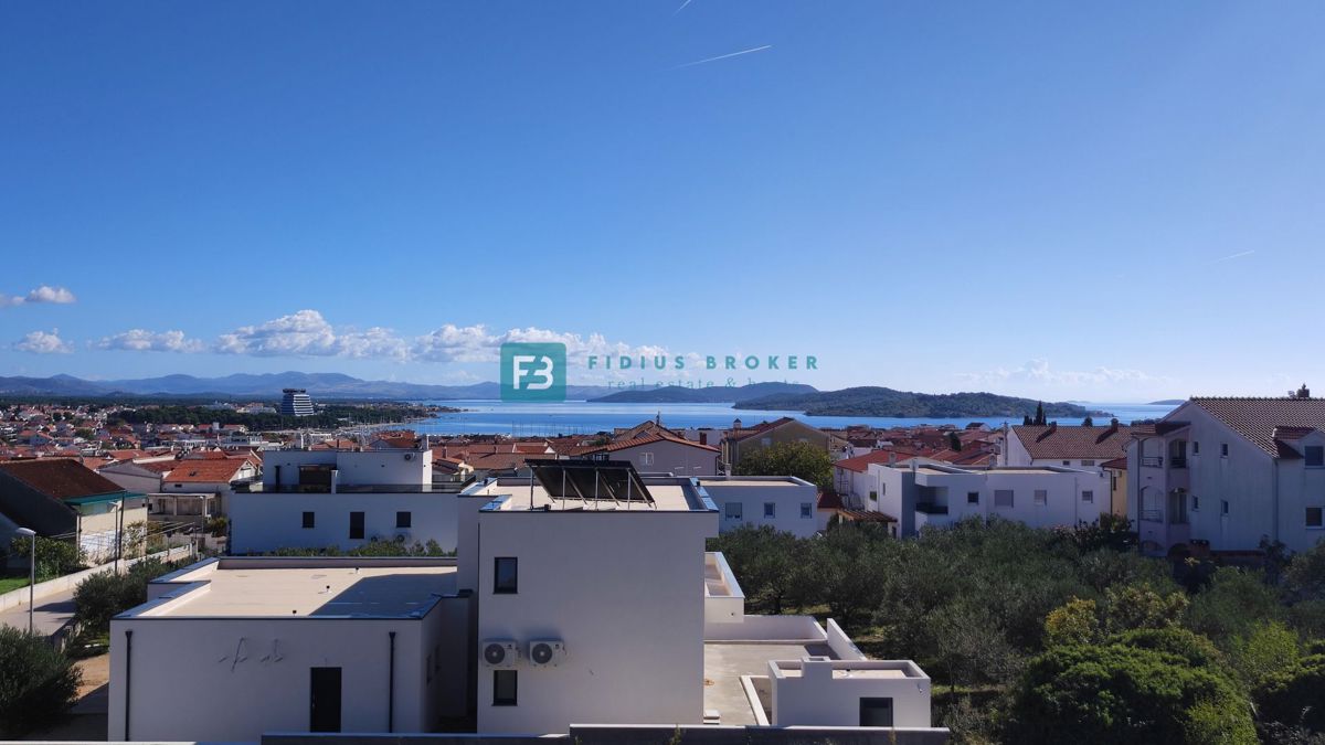 VODICE, novogradnja, 2. nadstropje, pogled na morje, terasa, shramba