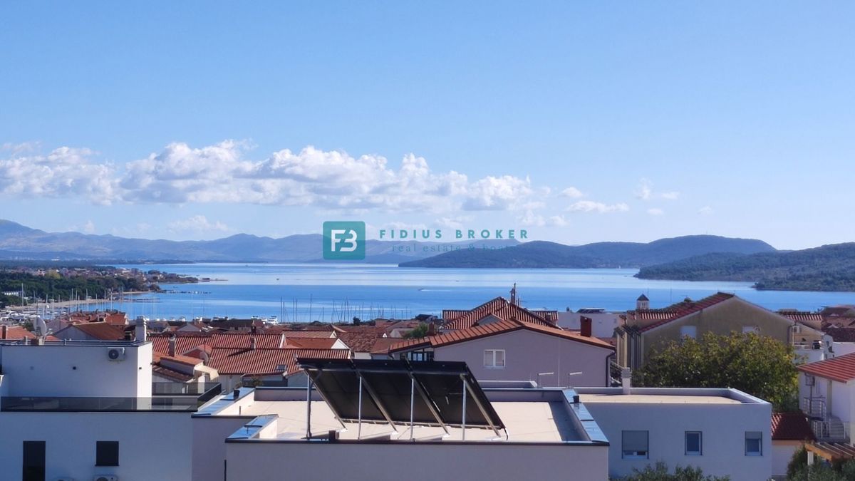 VODICE, novogradnja, 2. nadstropje, pogled na morje, terasa, shramba