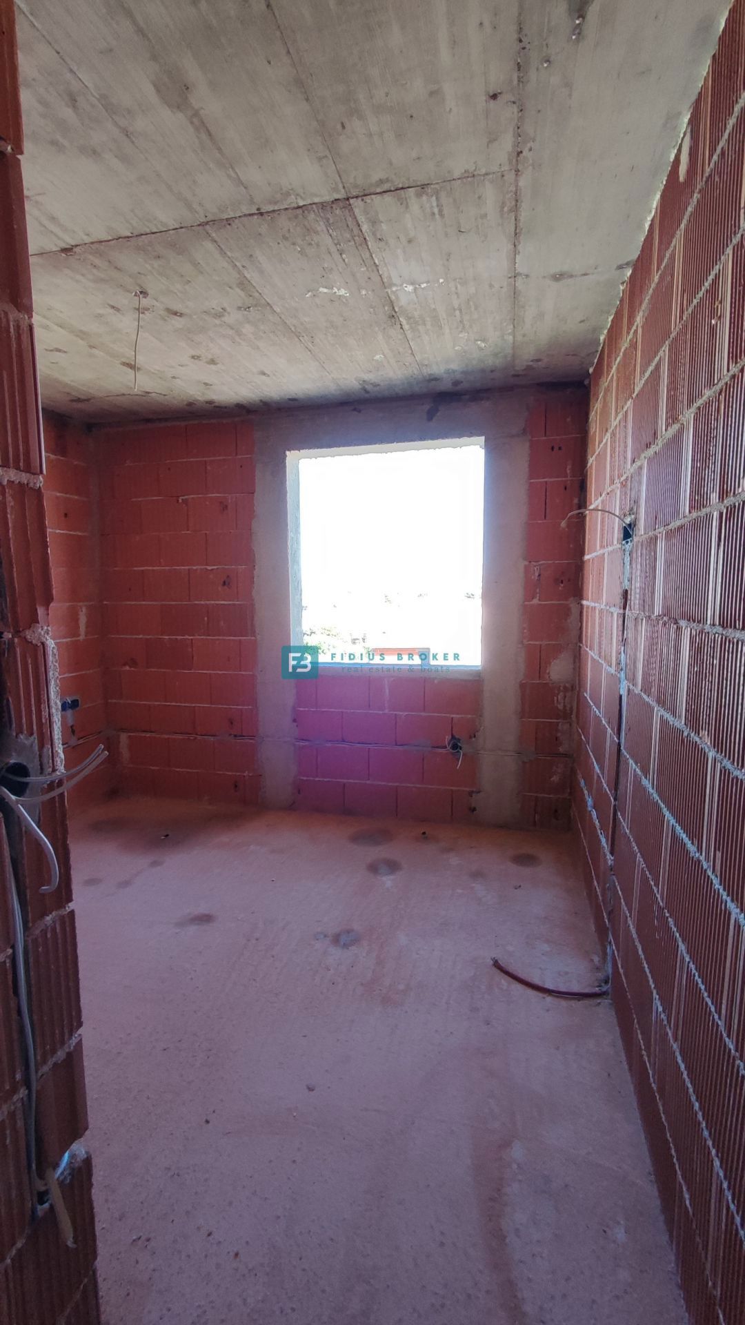 VODICE, novogradnja, 2. nadstropje, pogled na morje, terasa, shramba