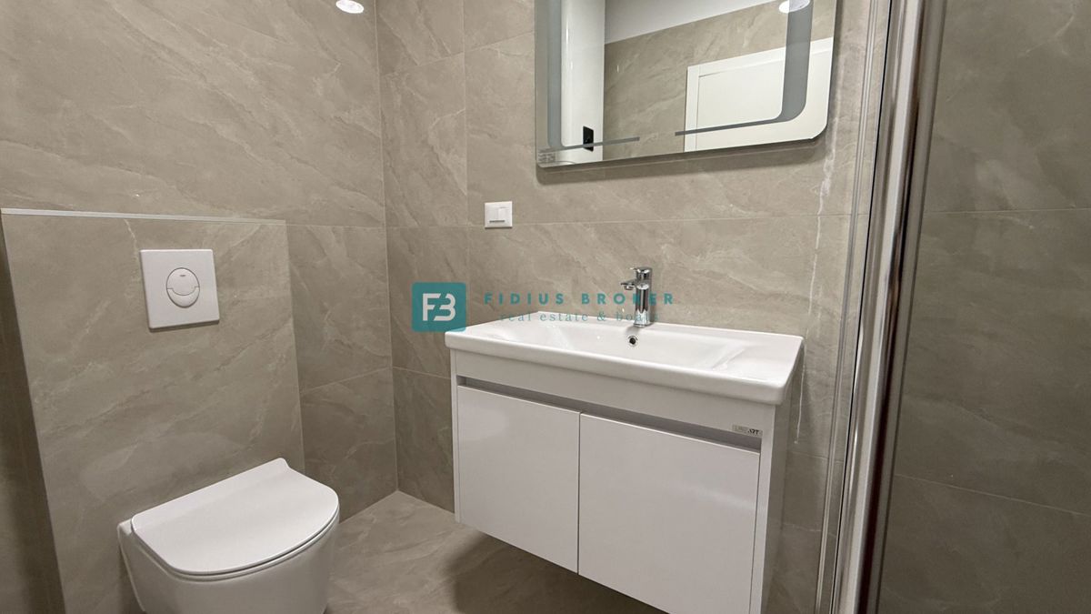 VODICE, novo, hiša z dvema stanovanjemaa, panoramski pogled na morje, bazen, vrt