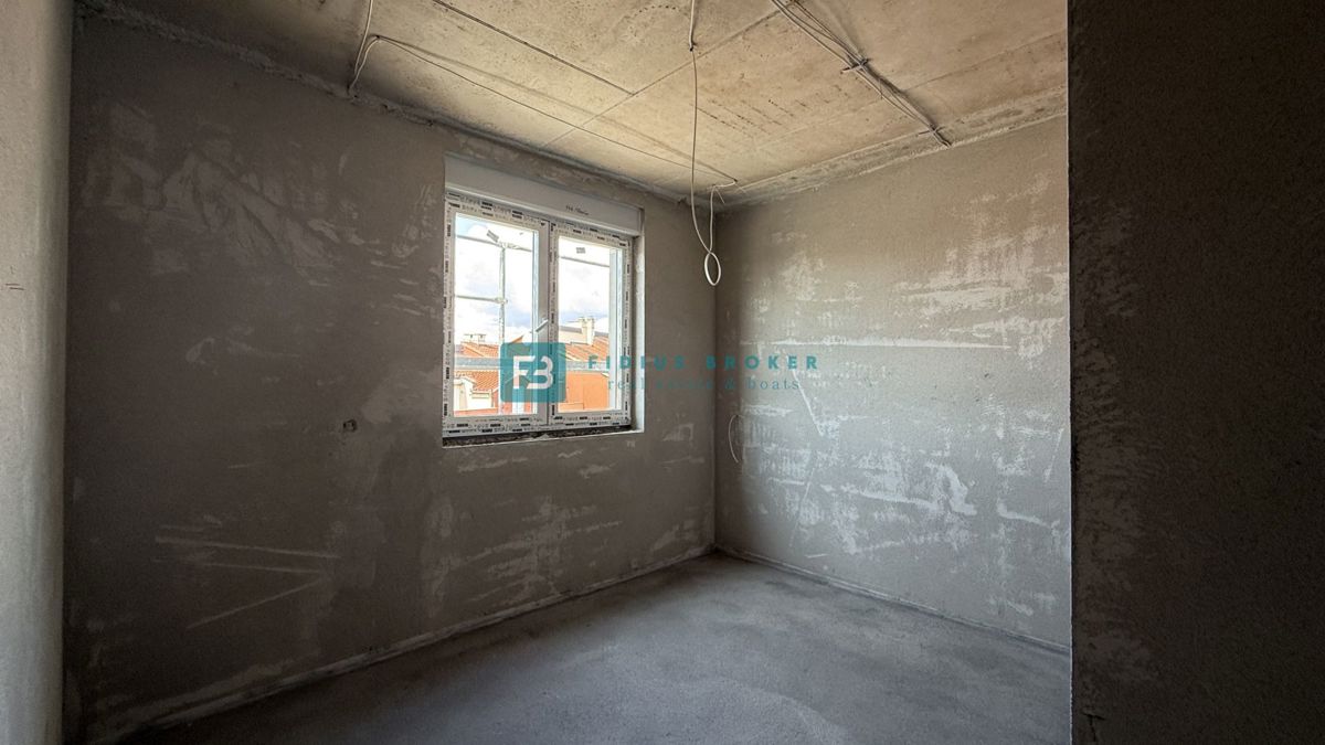 VODICE - SRIMA, novo, vrhunska lokacija, 80 m od morja, strešna terasa, panoramski razgled