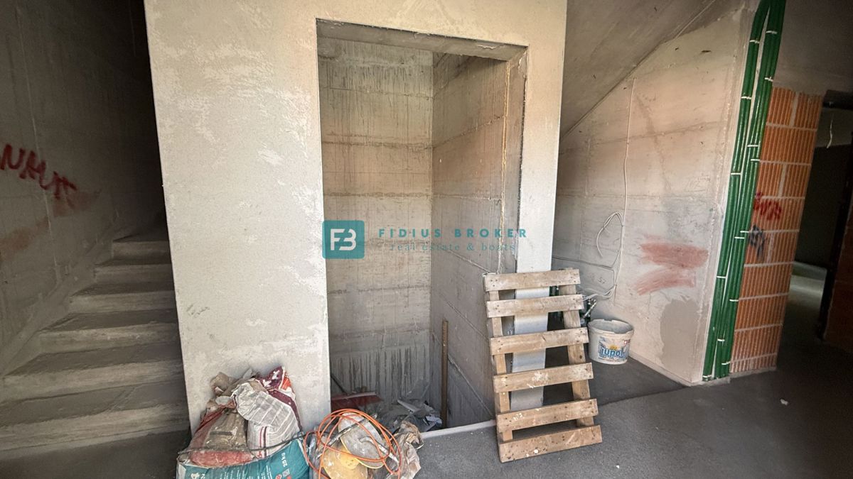 VODICE - SRIMA, novo, vrhunska lokacija, 80 m od morja, strešna terasa, panoramski razgled