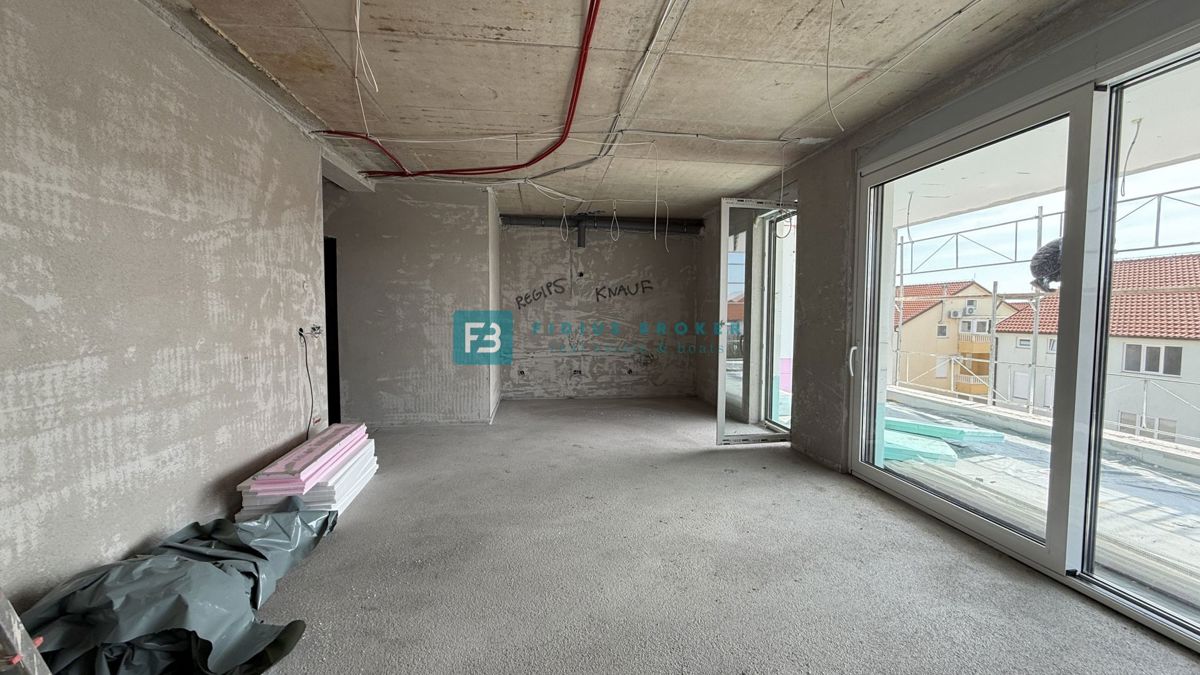 VODICE - SRIMA, novo, vrhunska lokacija, 80 m od morja, strešna terasa, panoramski razgled