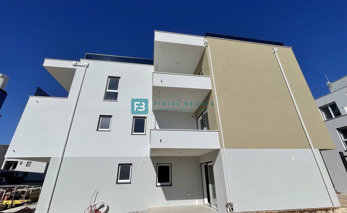 VODICE, novogradnja, 1. nadstropje, moderno stanovanje, 650 m do plaže