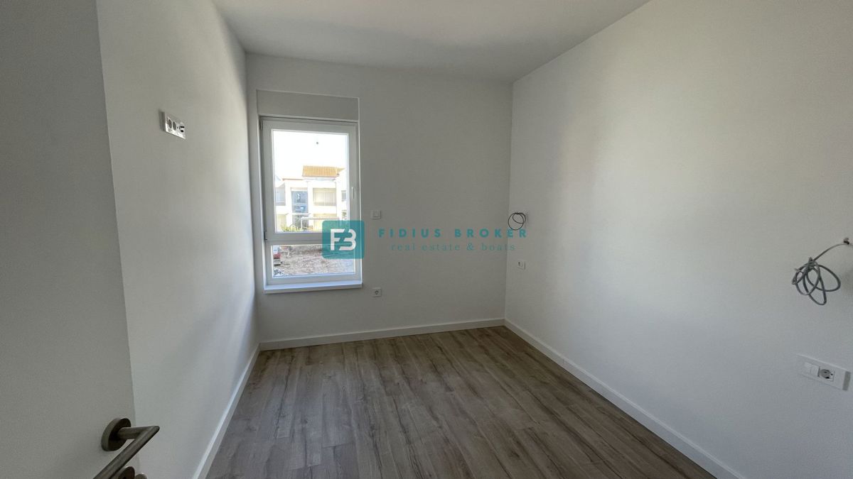 VODICE, novogradnja, 1. nadstropje, moderno stanovanje, 650 m do plaže