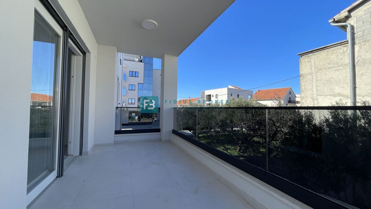 VODICE, novogradnja, 1. nadstropje, moderno stanovanje, 650 m do plaže