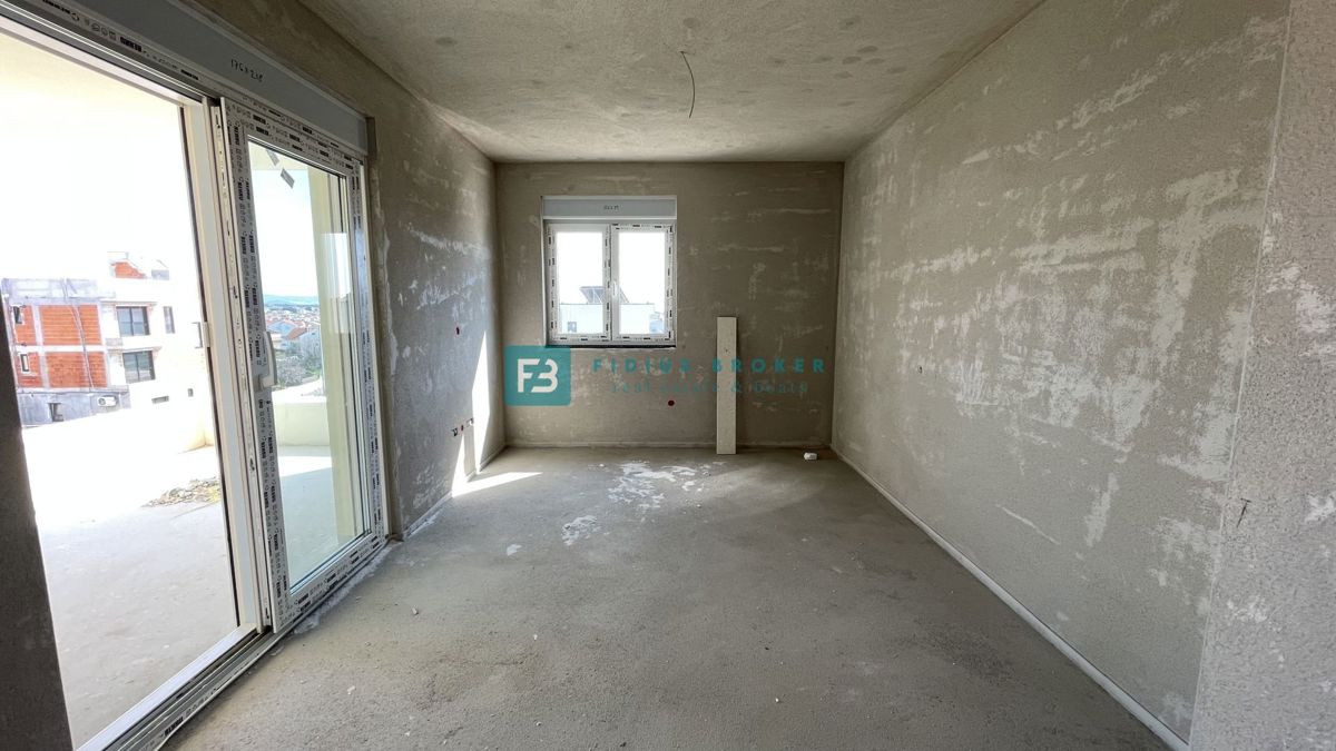 VODICE, novogradnja, 1. nadstropje, 2 spalnici, terasa, shramba