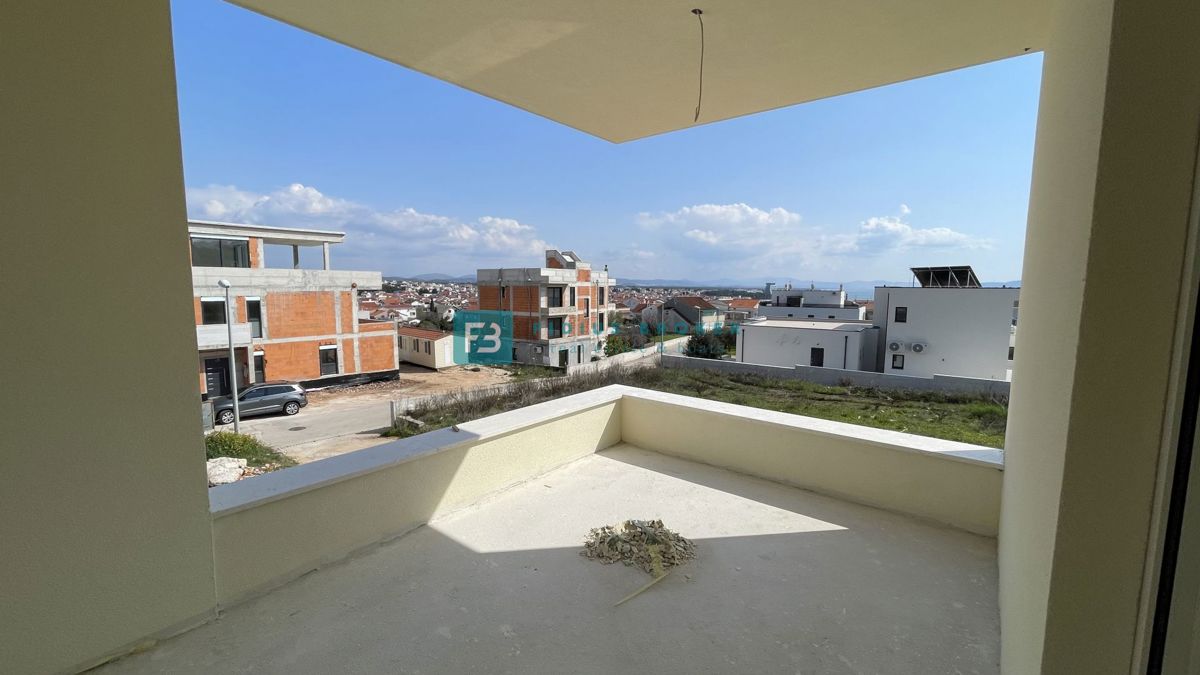 VODICE, novogradnja, 1. nadstropje, 2 spalnici, terasa, shramba