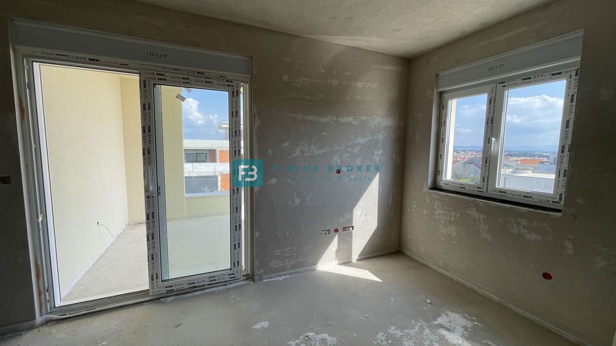 VODICE, novogradnja, 1. nadstropje, 2 spalnici, terasa, shramba