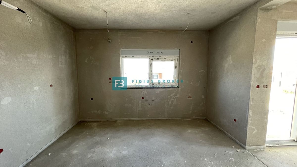 VODICE, novogradnja, 1. nadstropje, 2 spalnici, terasa, shramba