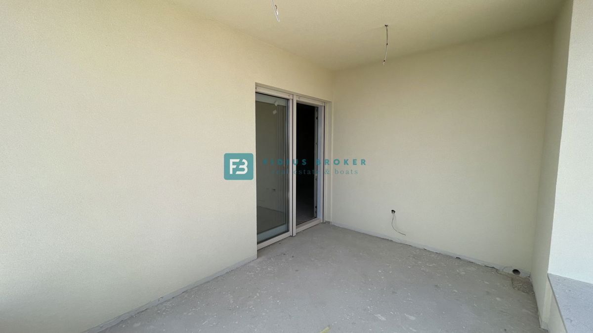 VODICE, novogradnja, 1. nadstropje, 2 spalnici, terasa, shramba