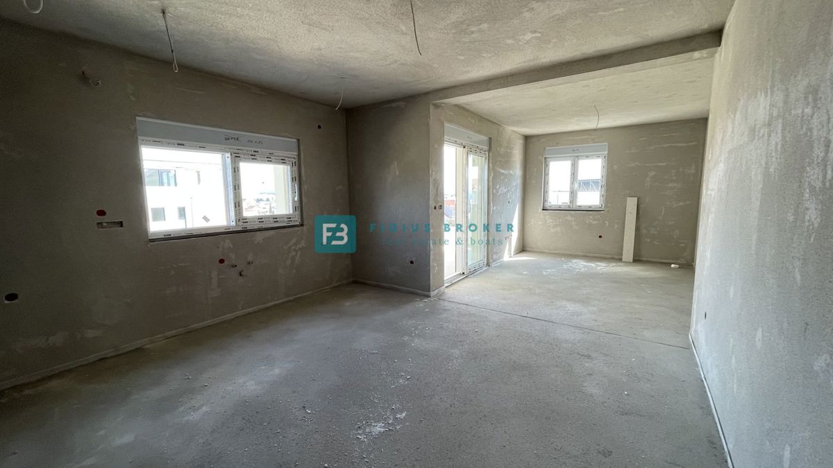 VODICE, novogradnja, 1. nadstropje, 2 spalnici, terasa, shramba