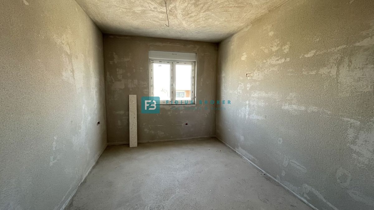 VODICE, novogradnja, 1. nadstropje, 2 spalnici, terasa, shramba