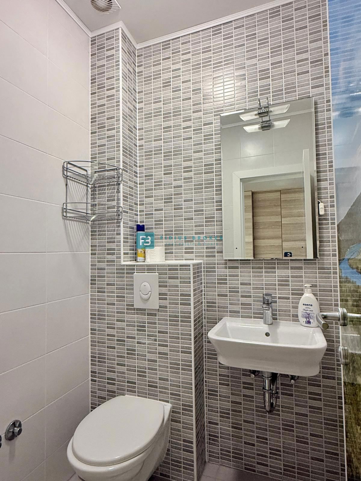 VODICE, samostojna hiša, 430 m do plaže, 5 apartmajev