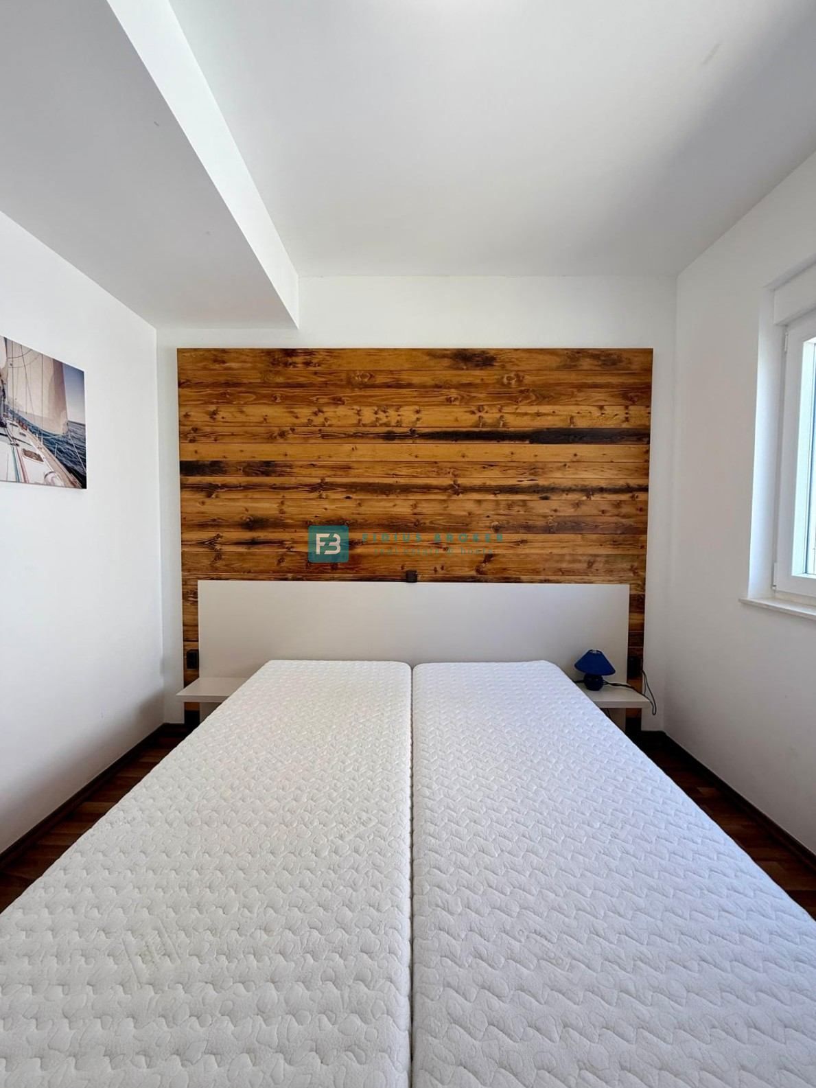 VODICE, samostojna hiša, 430 m do plaže, 5 apartmajev