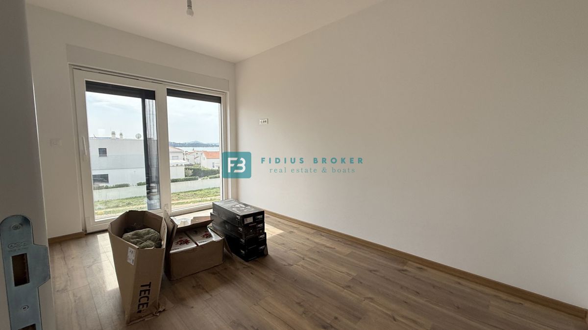 VODICE, novo, hiša z dvema stanovanjemaa, panoramski pogled na morje, bazen, vrt