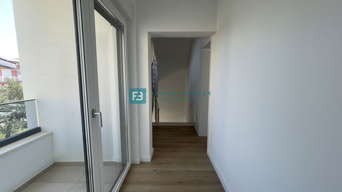 VODICE - SRIMA, nova, dvojček, 300 m do plaže, pogled na morje, S1