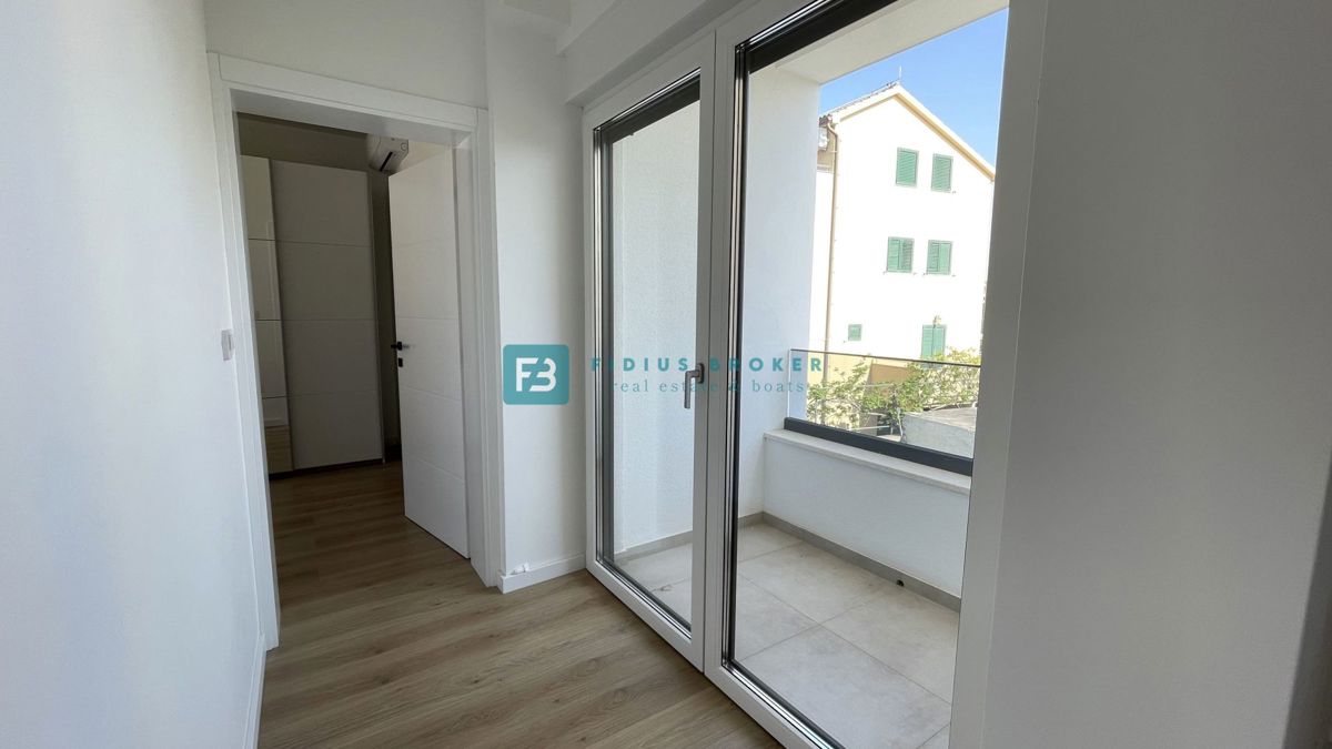 VODICE - SRIMA, nova, dvojček, 300 m do plaže, pogled na morje, S1