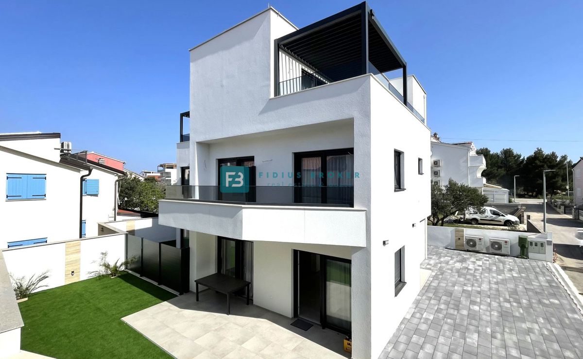 VODICE - SRIMA, nova, dvojček, 300 m do plaže, pogled na morje, S1