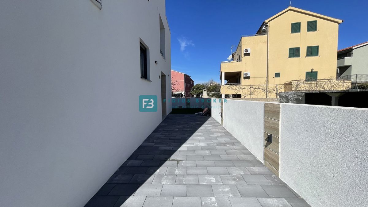 VODICE - SRIMA, nova, dvojček, 300 m do plaže, pogled na morje, S1