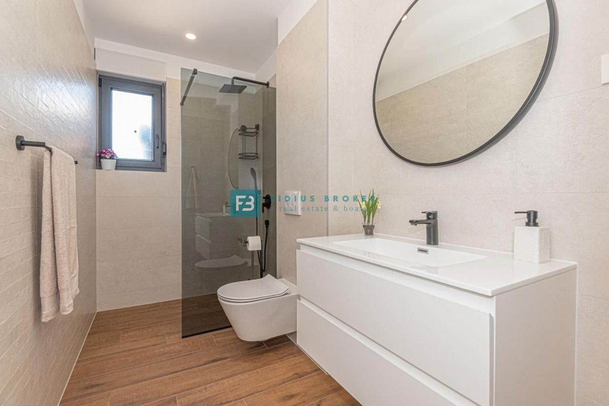 VODICE, nova, moderno opremljena hiša, bazen, 4 spalnice