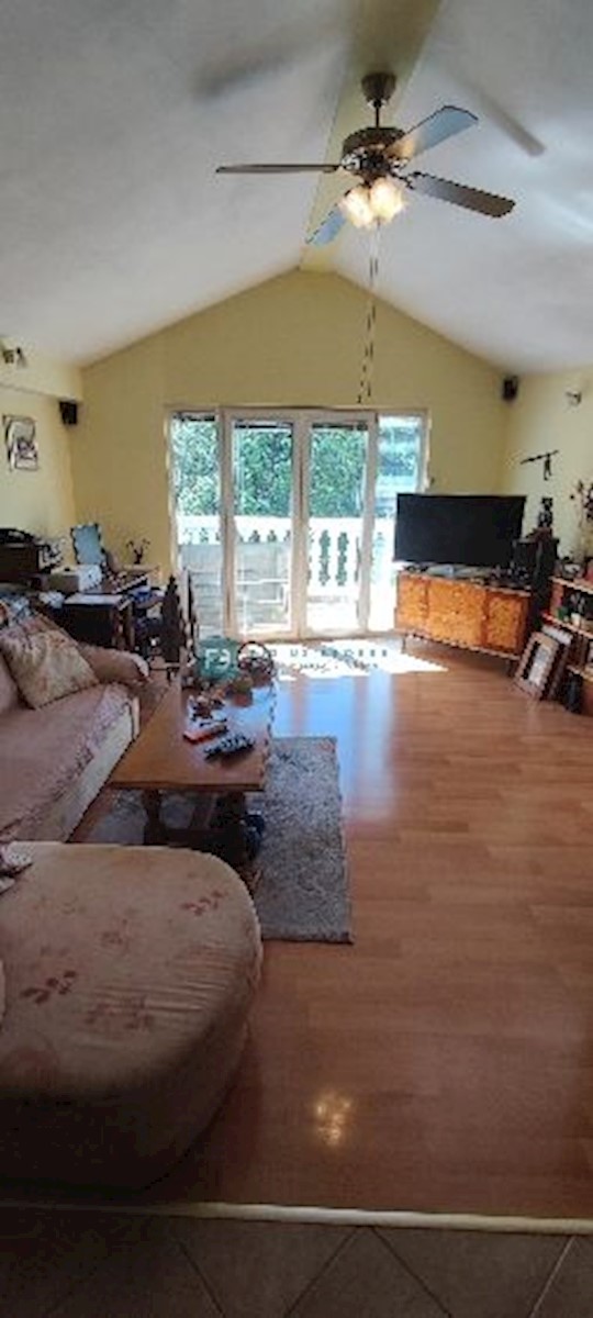 VODICE, strogi center, mansarda, terasa, pogled na park, 2sob
