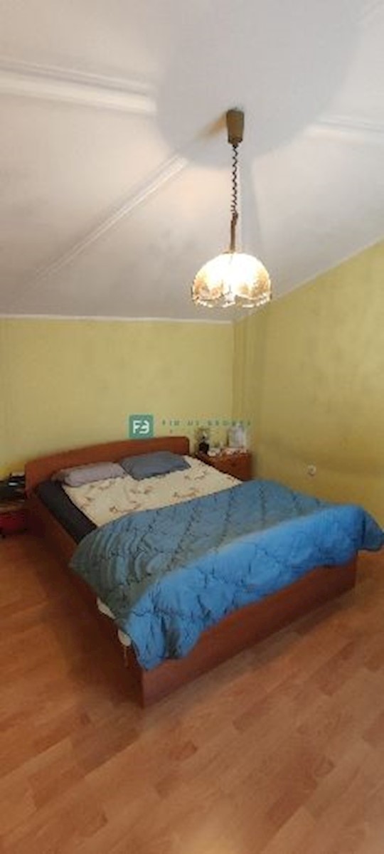 VODICE, strogi center, mansarda, terasa, pogled na park, 2sob