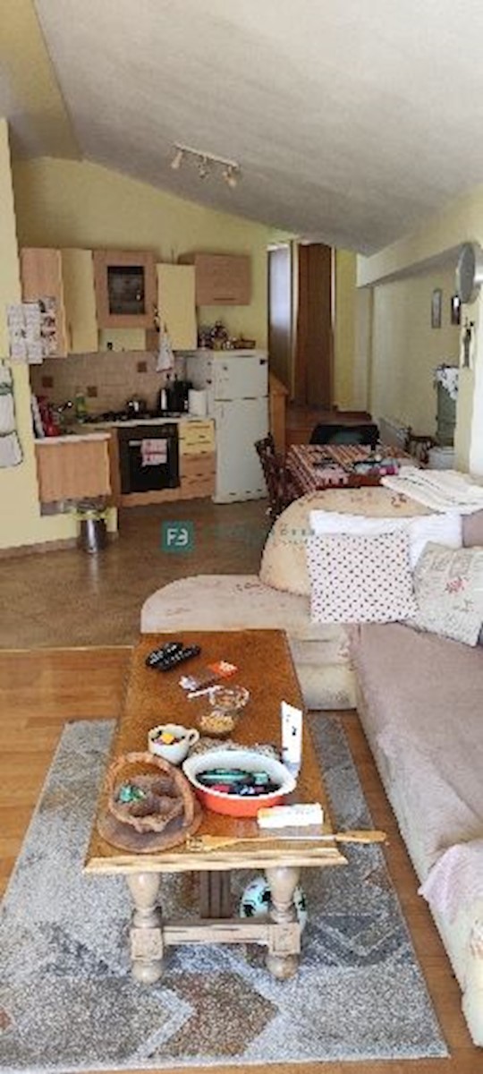VODICE, strogi center, mansarda, terasa, pogled na park, 2sob