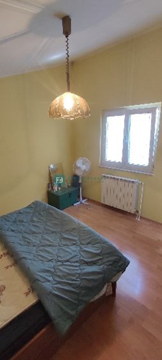 VODICE, strogi center, mansarda, terasa, pogled na park, 2sob