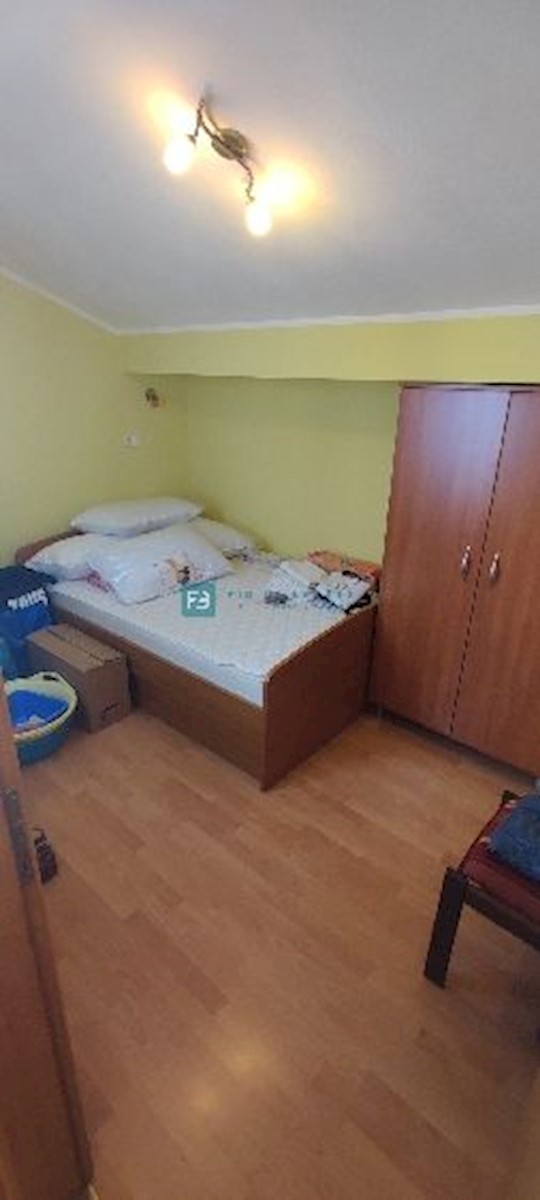VODICE, strogi center, mansarda, terasa, pogled na park, 2sob