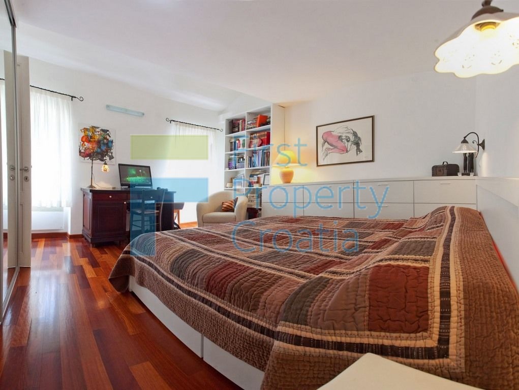 ST1245 - Apartman smješten unutar zidina palače, Split, na prodaju