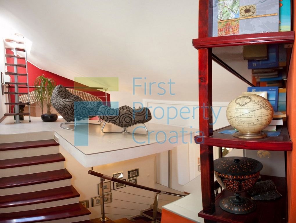 ST1245 - Apartman smješten unutar zidina palače, Split, na prodaju