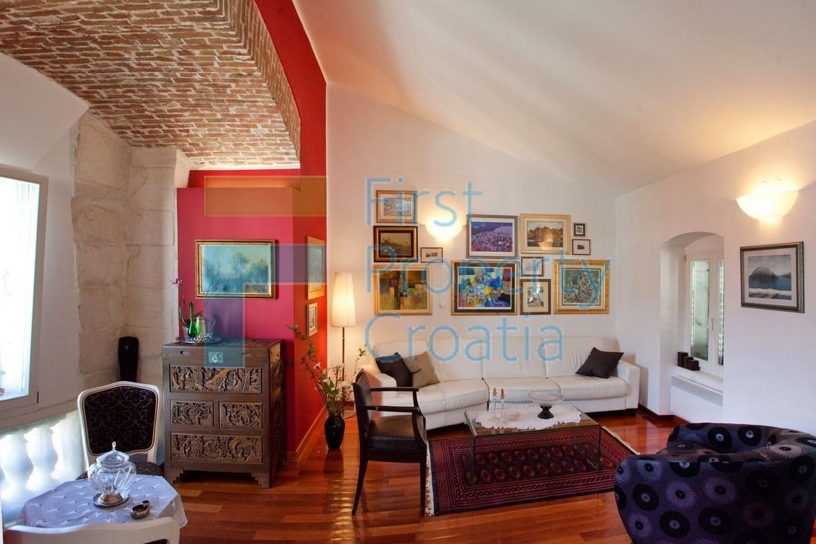 ST1245 - Apartman smješten unutar zidina palače, Split, na prodaju