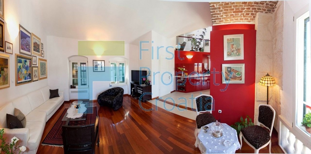 ST1245 - Apartman smješten unutar zidina palače, Split, na prodaju