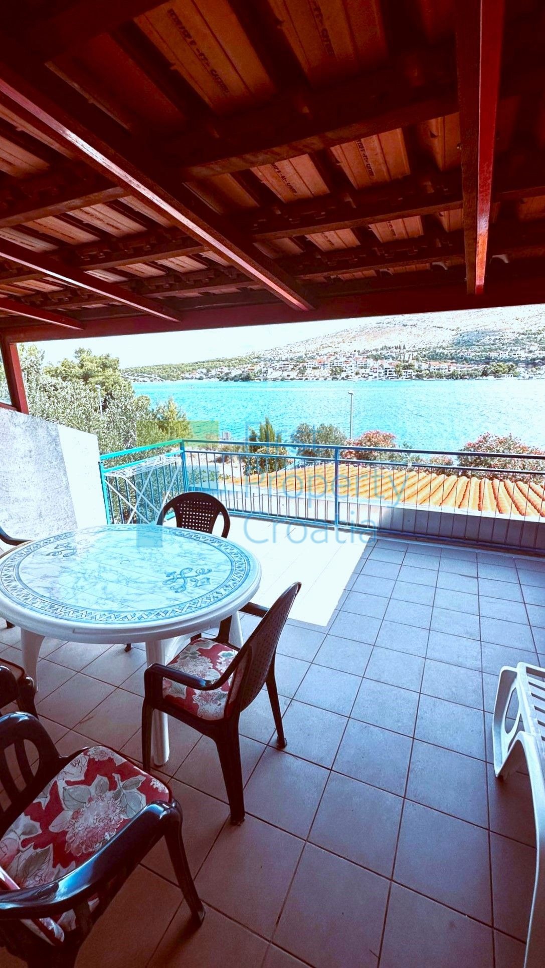 SI1690 - Kuća odmah iznad plaže, okolica Šibenika, na prodaju